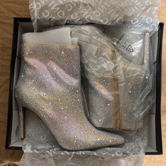 Woman’s size 11 heeled boots with 4 inch heel . Brand new in box . - Picture 2 of 4